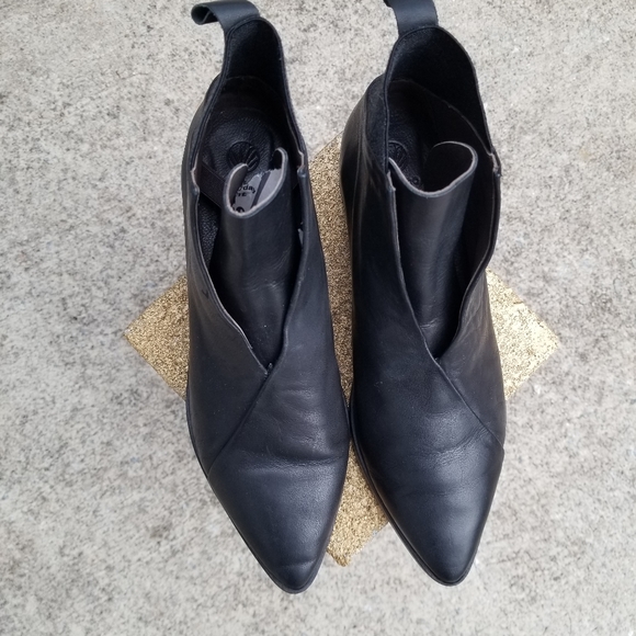 Women's Coclico Black leather Arne booties sz 40 - Picture 3 of 9